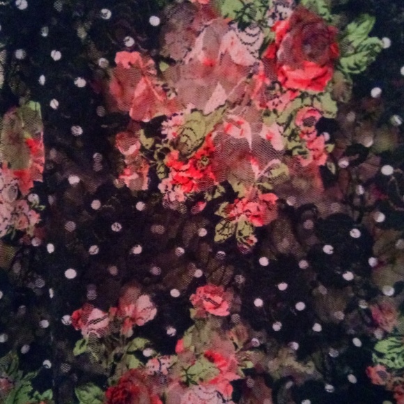 ALMOST FAMOUS BLACK LACE POLKA DOT ROSE TANK TOP - Picture 3 of 5